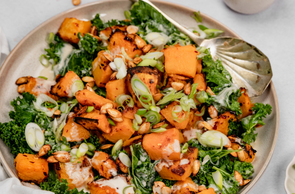 Dýňový salát s javorovým tahini dresinkem