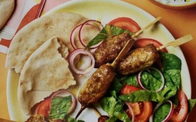 Jehněčí kebab s jogurtovým a mátovým dipem