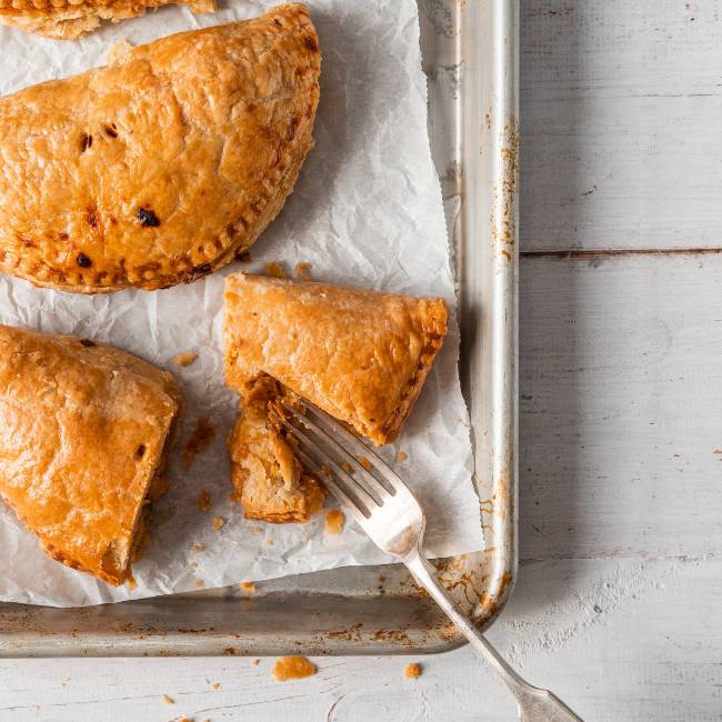 Sýrová cibule a křupavé bramborové těsto